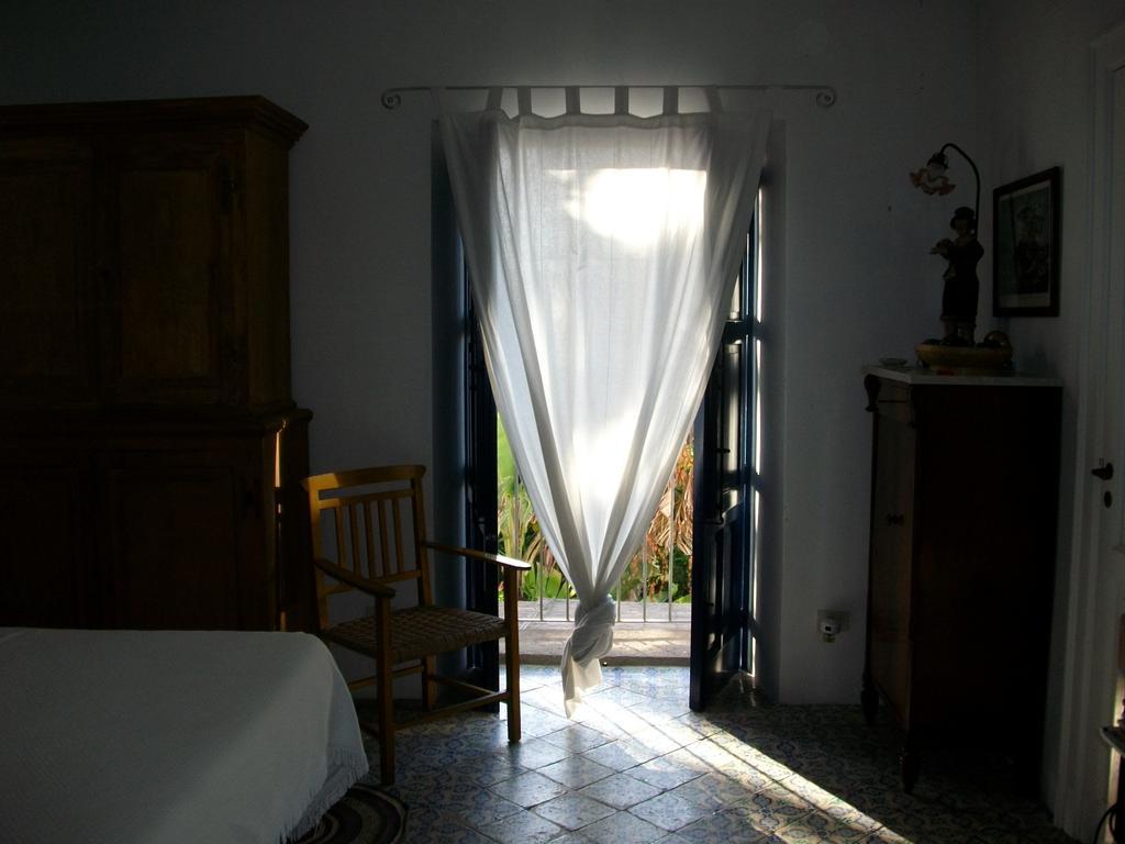 Villa A' Riggiola à Stromboli Chambre photo
